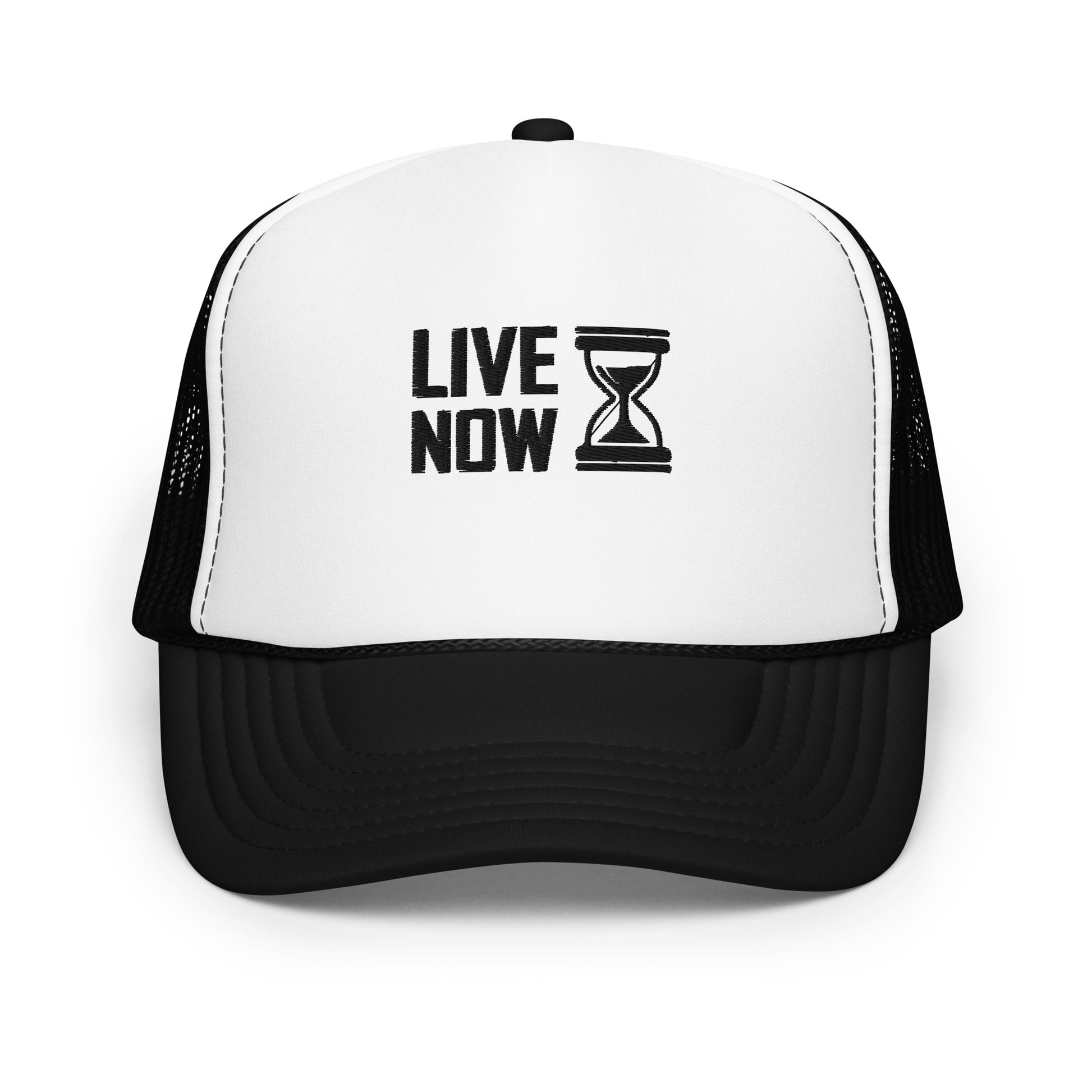 Casquette trucker noire et blanche avec slogan "LIVE NOW" et sablier brodé