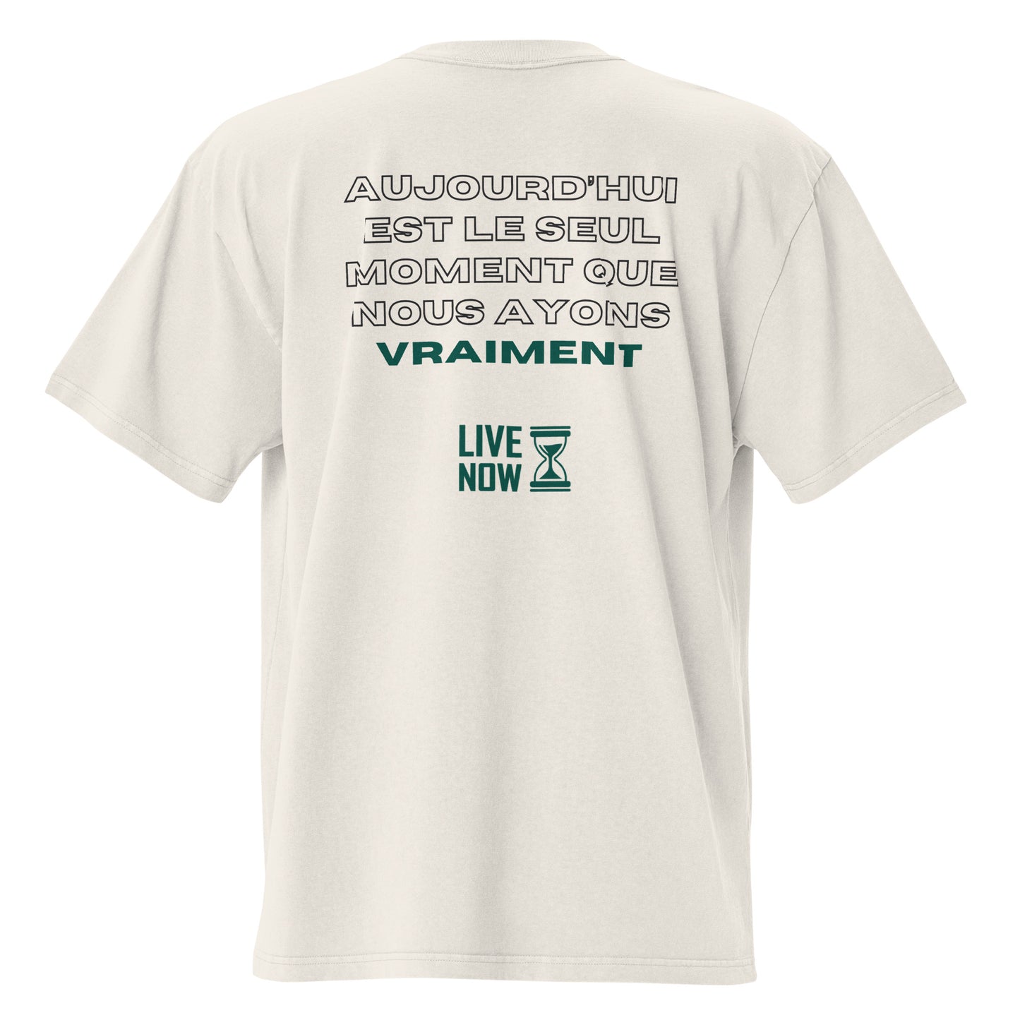T-shirt oversize beige avec texte motivant en français "AUJOURD'HUI EST LE SEUL MOMENT QUE NOUS AYONS VRAIMENT" et icône sablier