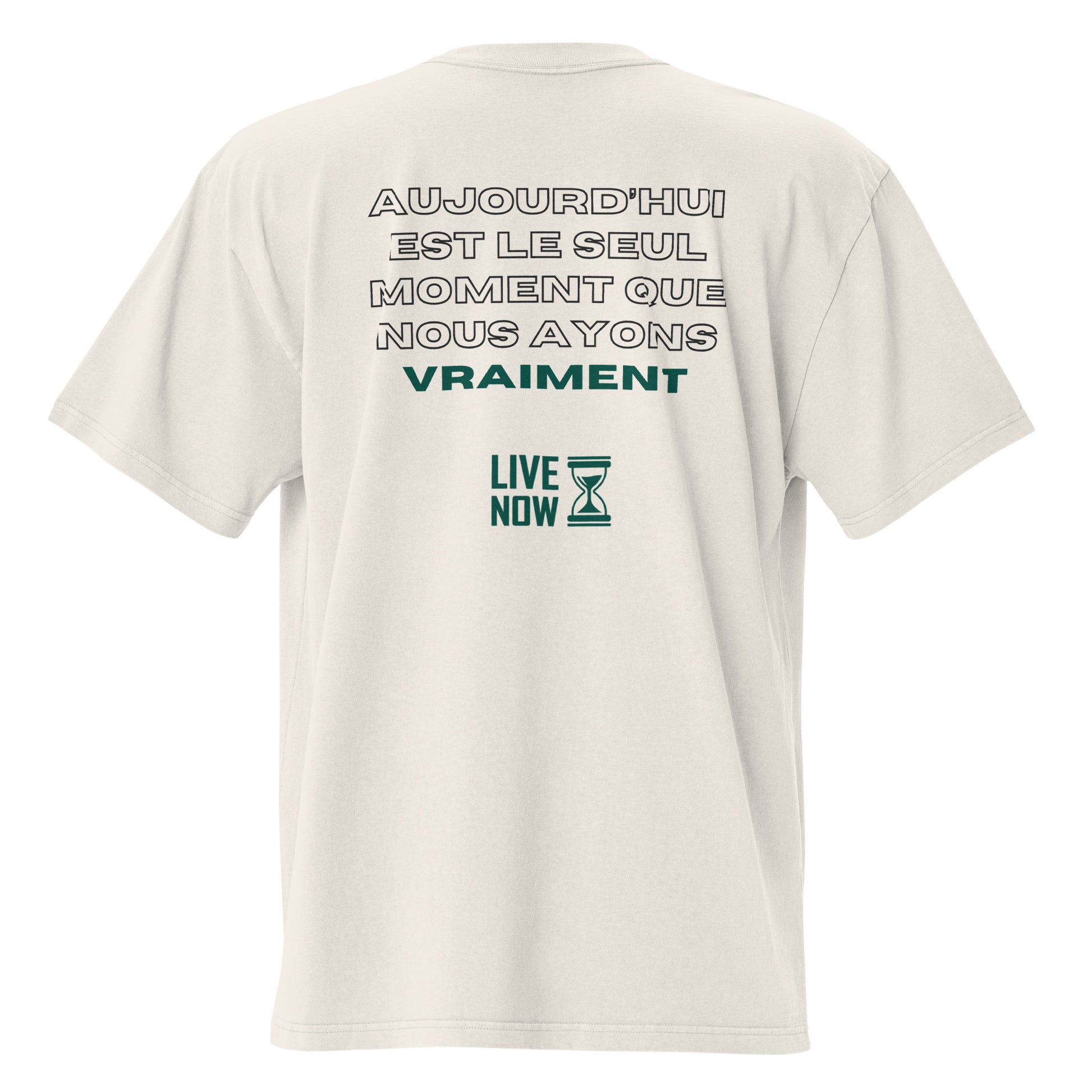 T-shirt oversize beige avec texte motivant en français "AUJOURD'HUI EST LE SEUL MOMENT QUE NOUS AYONS VRAIMENT" et icône sablier